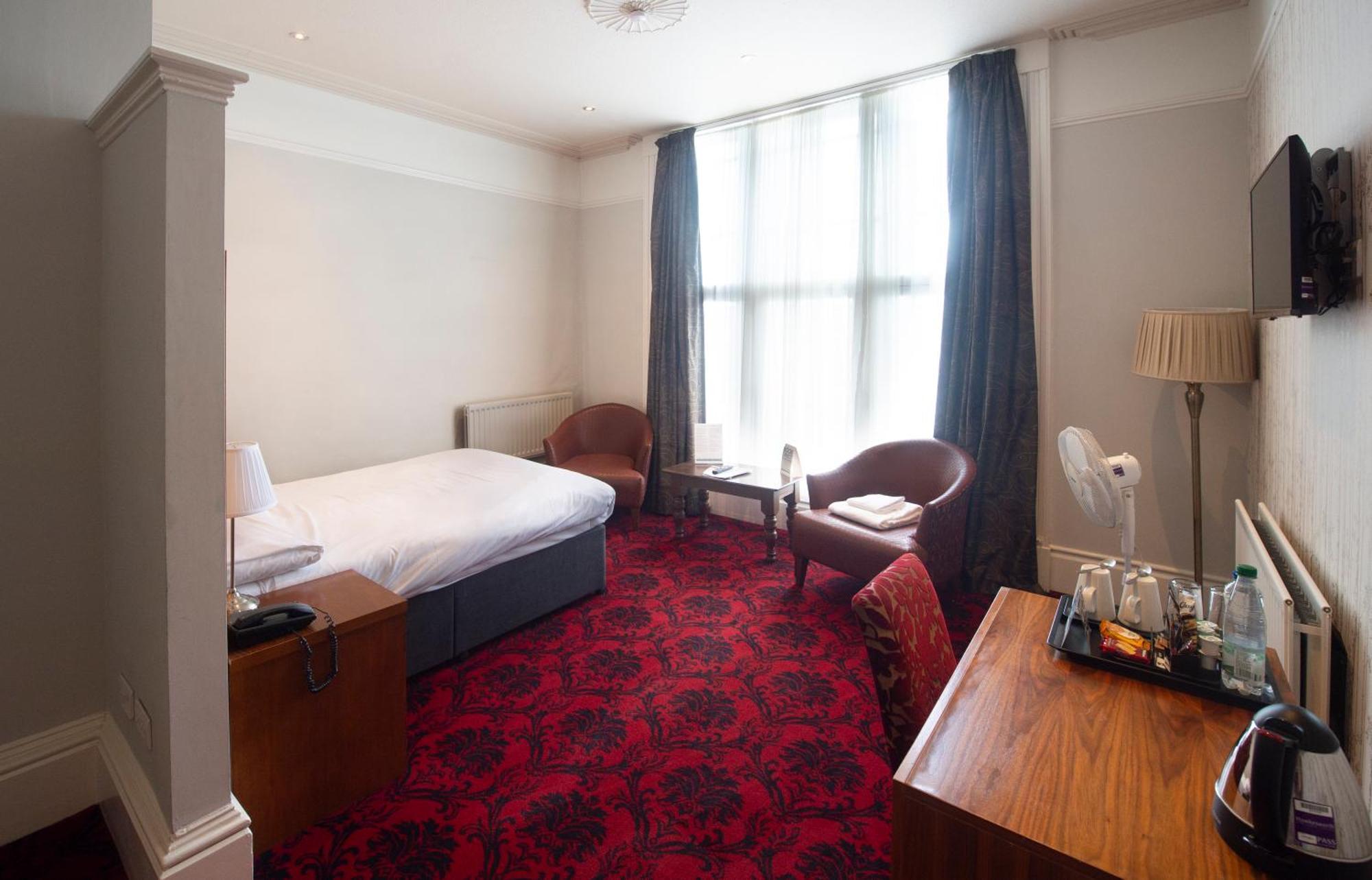 The Royal Hop Pole Wetherspoon Тьюксбери Экстерьер фото